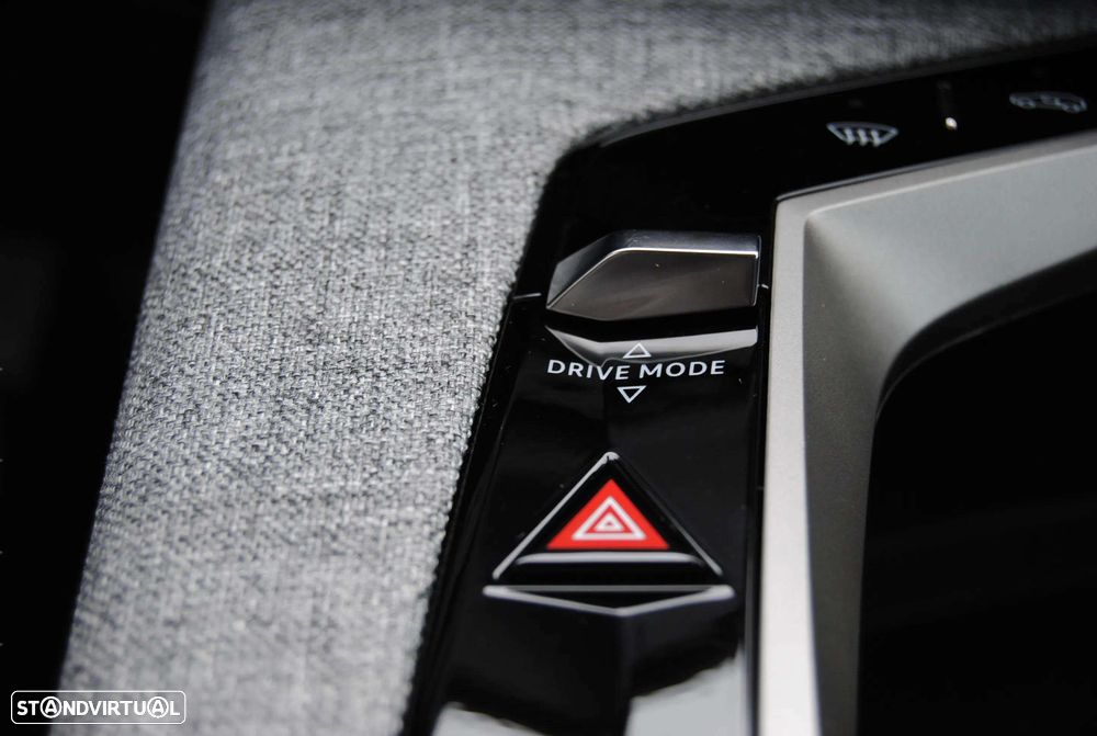 Peugeot 5008 1.2 Hybrid Allure e-DCS6 - 28