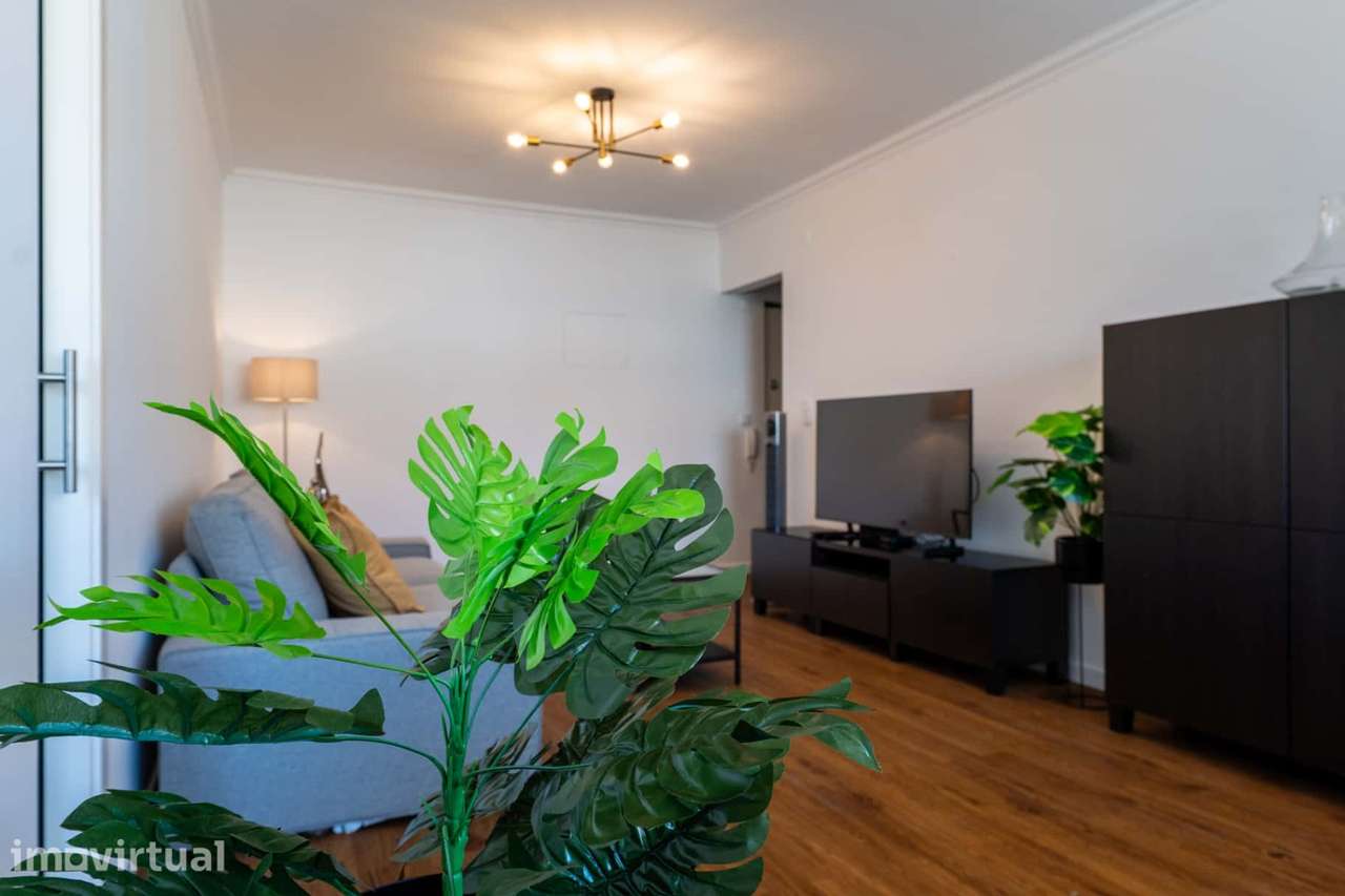 Apartment in Rua António Louro, Parede with 90 m² and 2 bedrooms - Grande imagem: 3/21