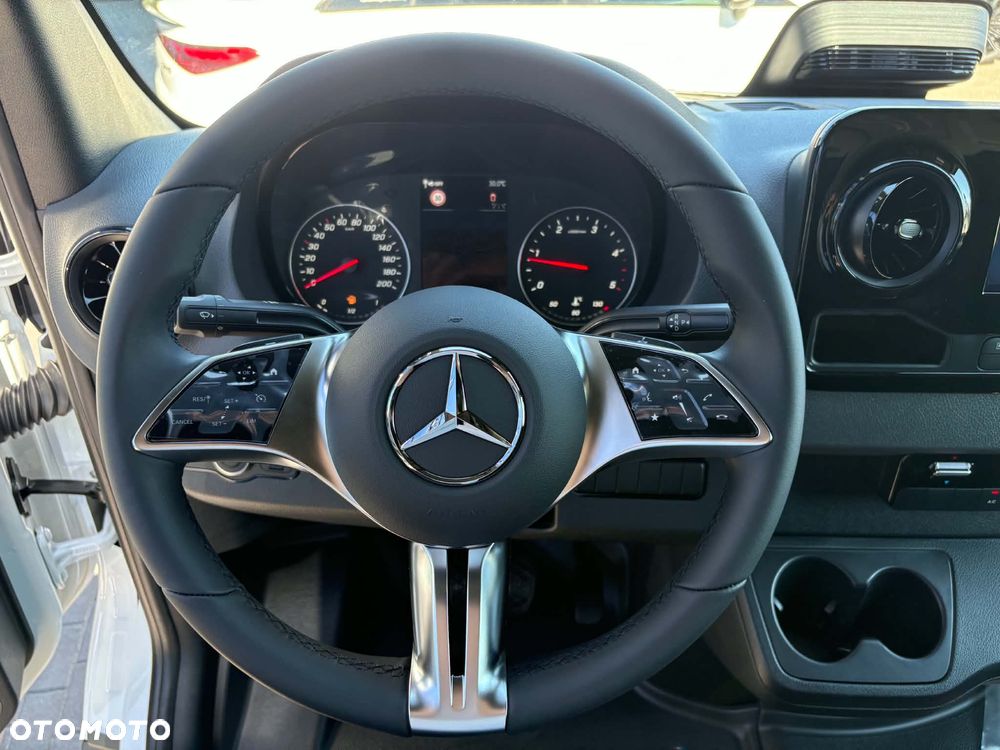 Mercedes-Benz Sprinter - 10