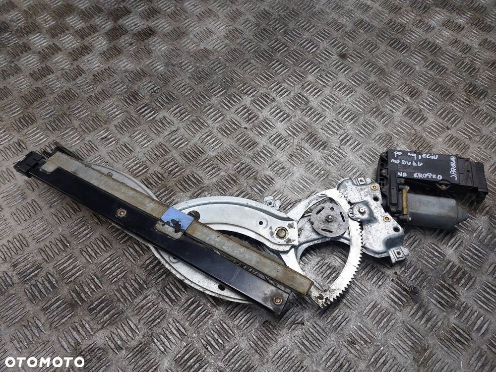 MECHANIZM PODNOŚNIK SZYBY PRAWY PRZÓD ELEKTRYCZNY PASSAT B4 3A0959802 - 1