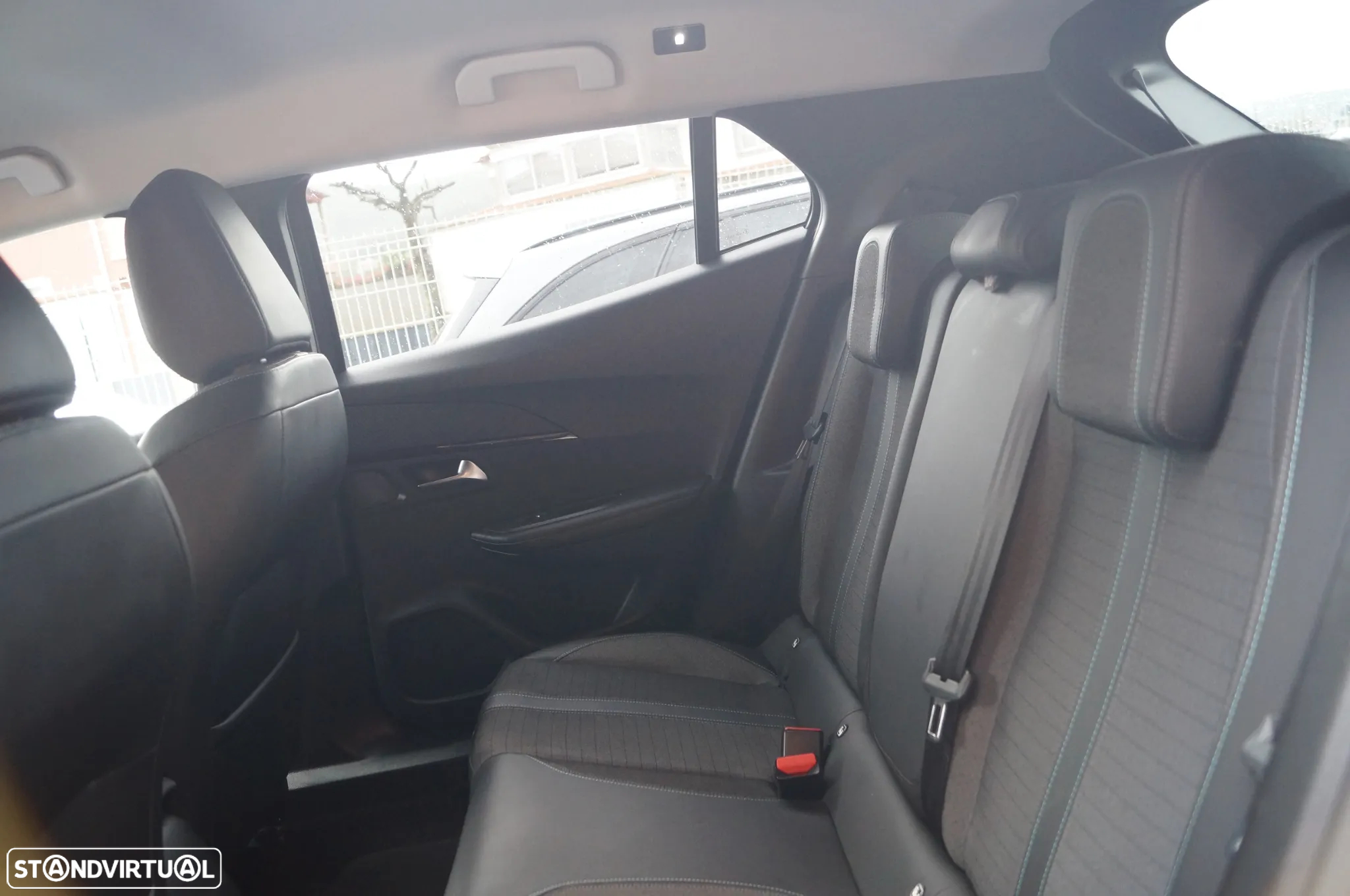 Peugeot 2008 PureTech 130 EAT8 Allure - 11