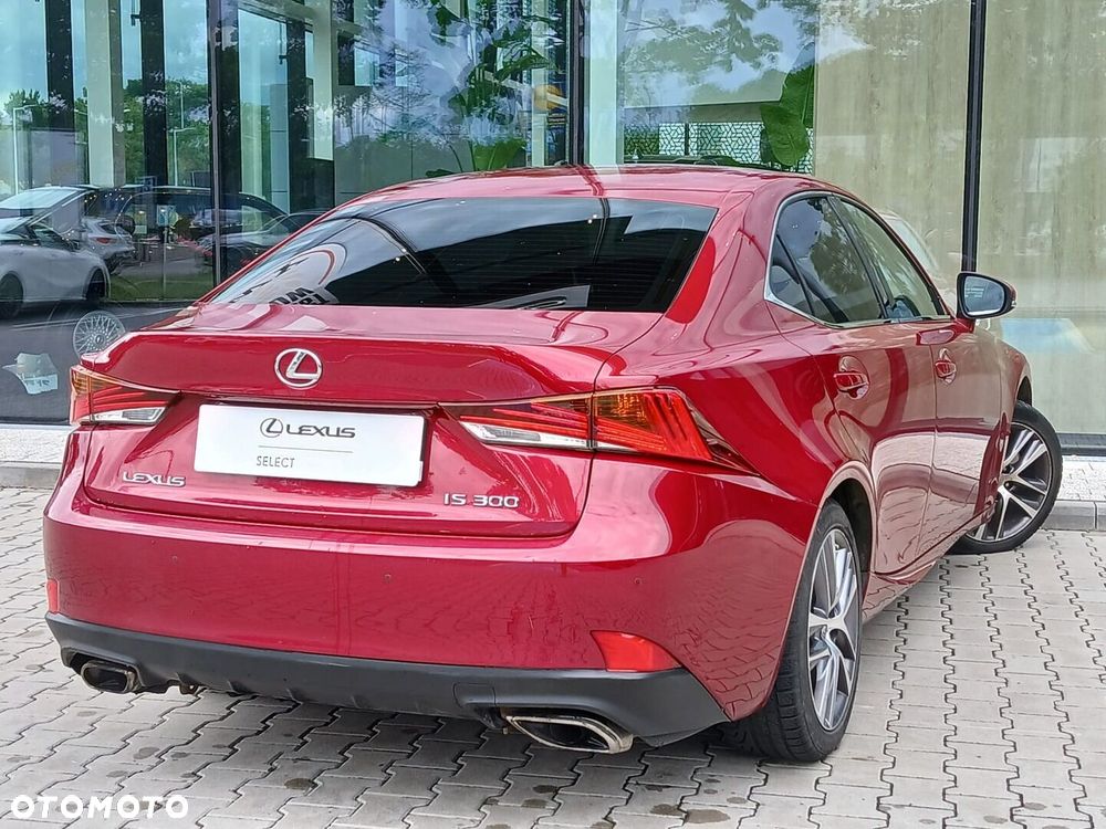 Lexus IS - 12