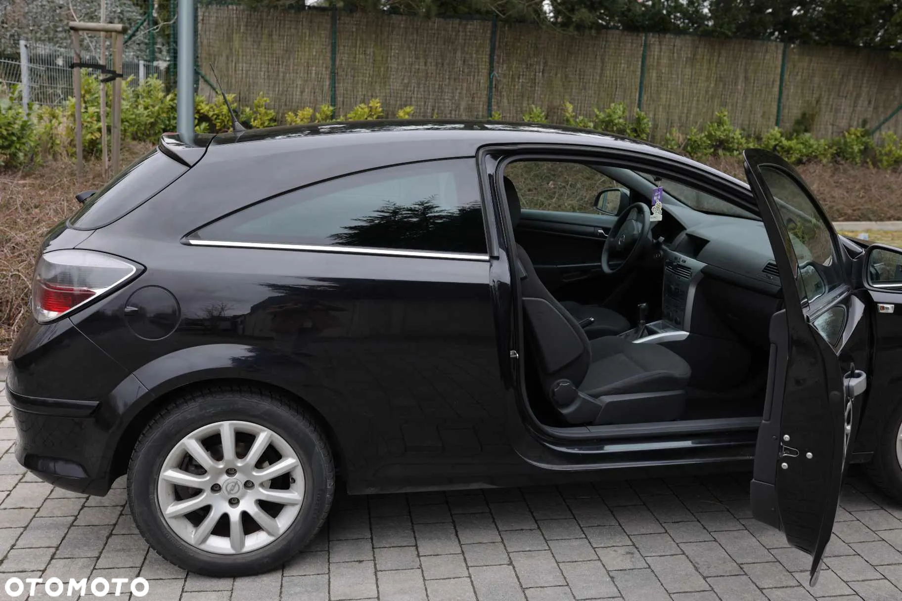 Opel Astra III GTC 1.4 Enjoy - 3