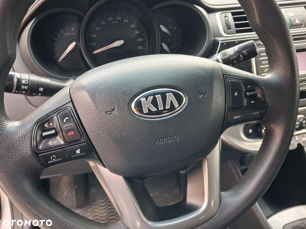 Kia Rio - 8