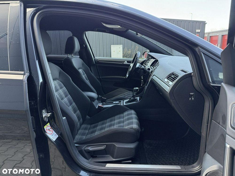 Volkswagen Golf - 13