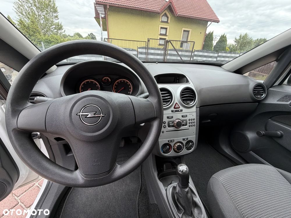 Opel Corsa 1.2 16V Essentia - 10
