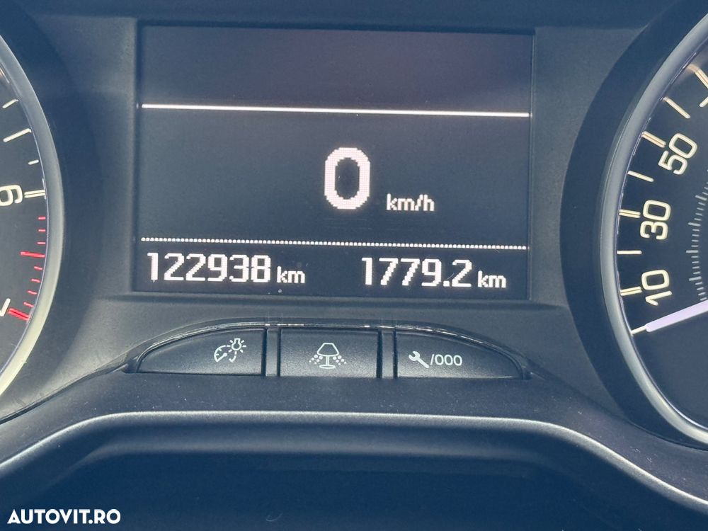 Peugeot 208 - 10