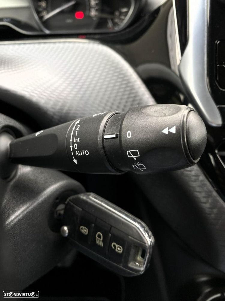 Peugeot 208 1.6 BlueHDi Style - 12