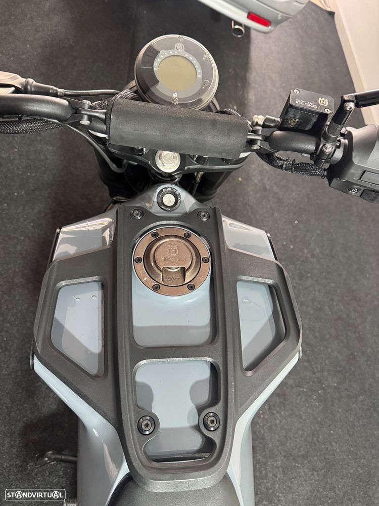 Husqvarna Vitpilen 401 - 13