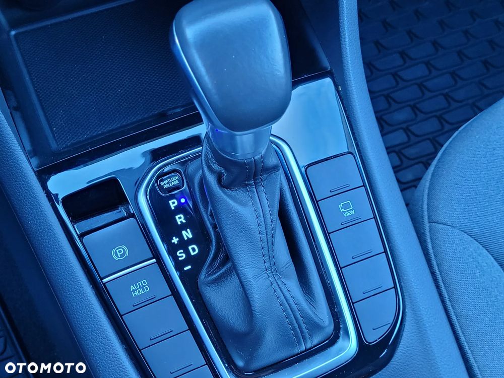 Hyundai IONIQ hybrid Business - 27