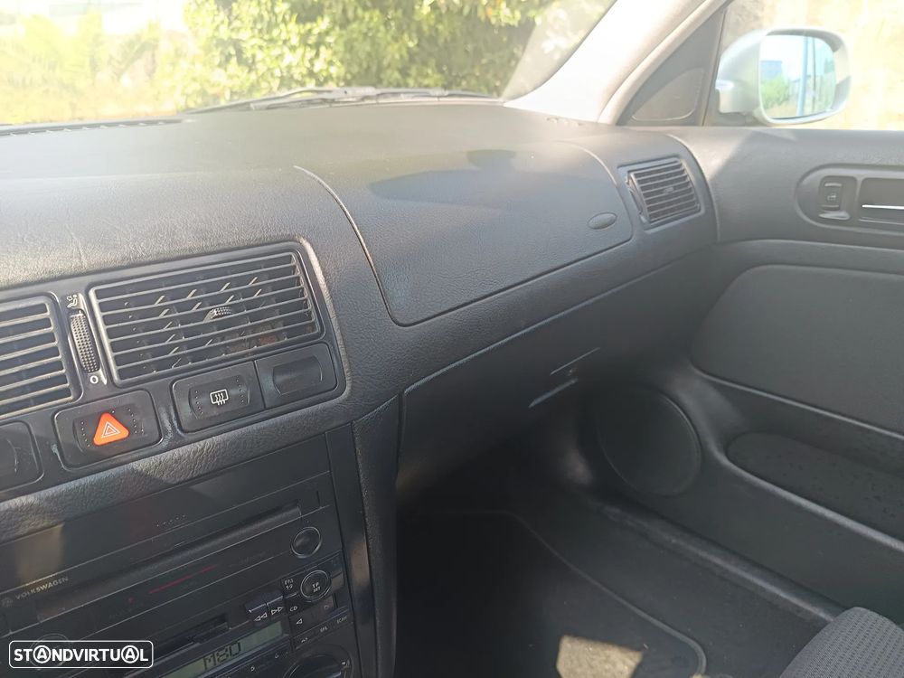 VW Golf 1.4i 25 Anos - 24
