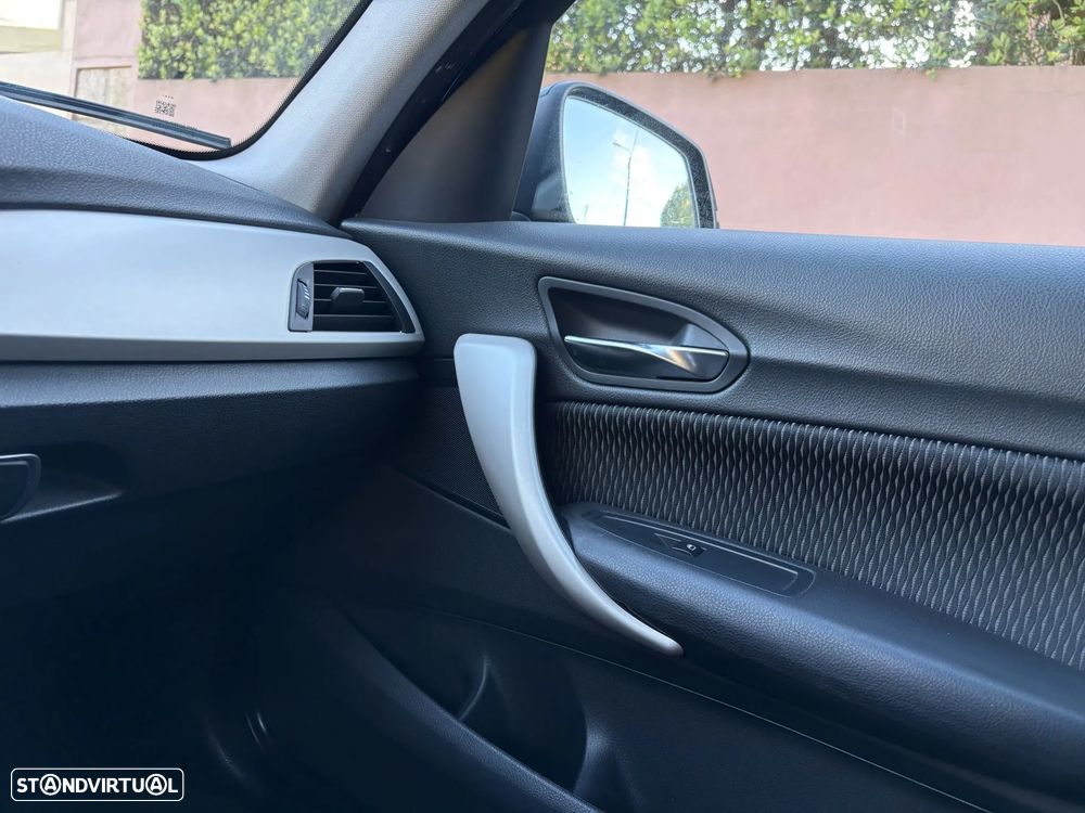 BMW 116 d Line Urban Auto - 23