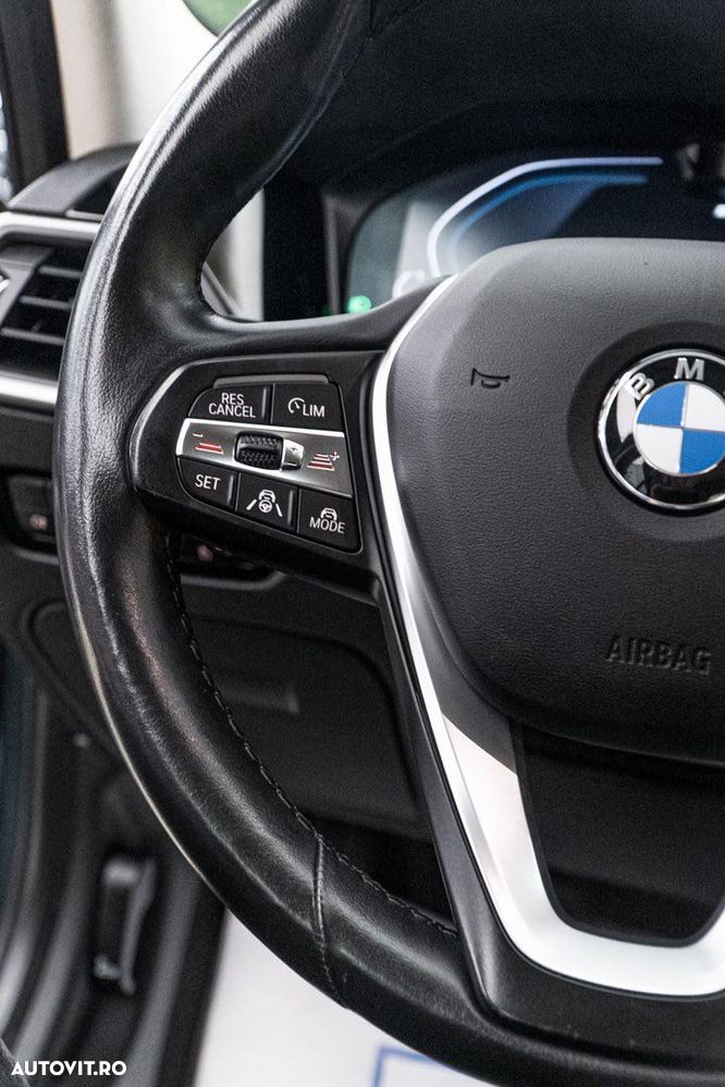 BMW Seria 3 330e Aut. Luxury Line - 18