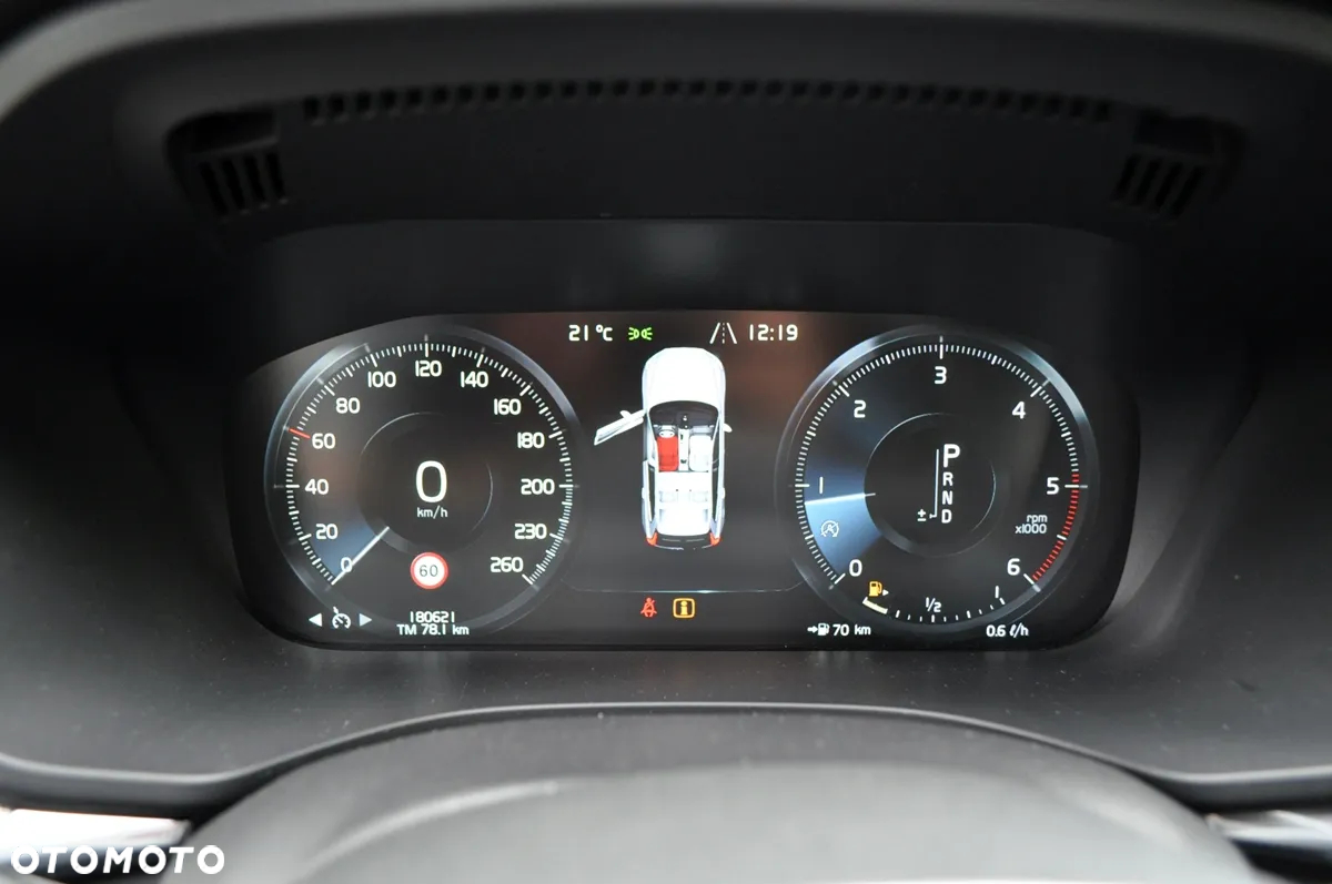 Volvo XC 60 D5 SCR AWD R-Design - 28