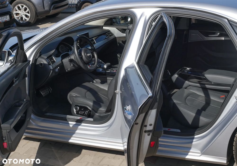 Audi S8 Plus - 24
