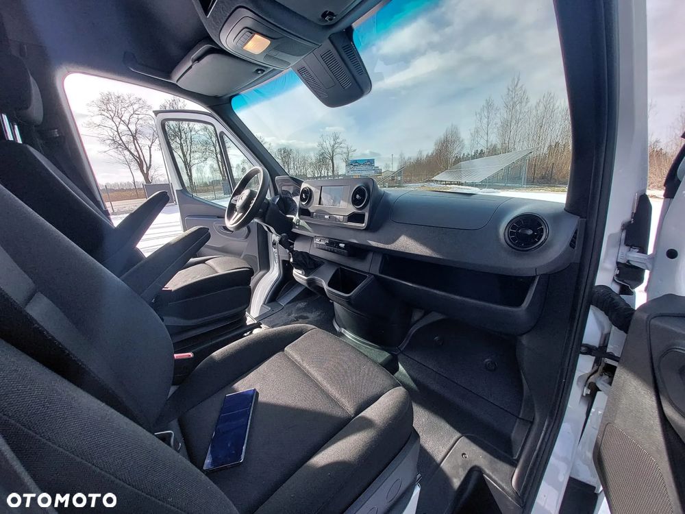 Mercedes-Benz Sprinter - 22