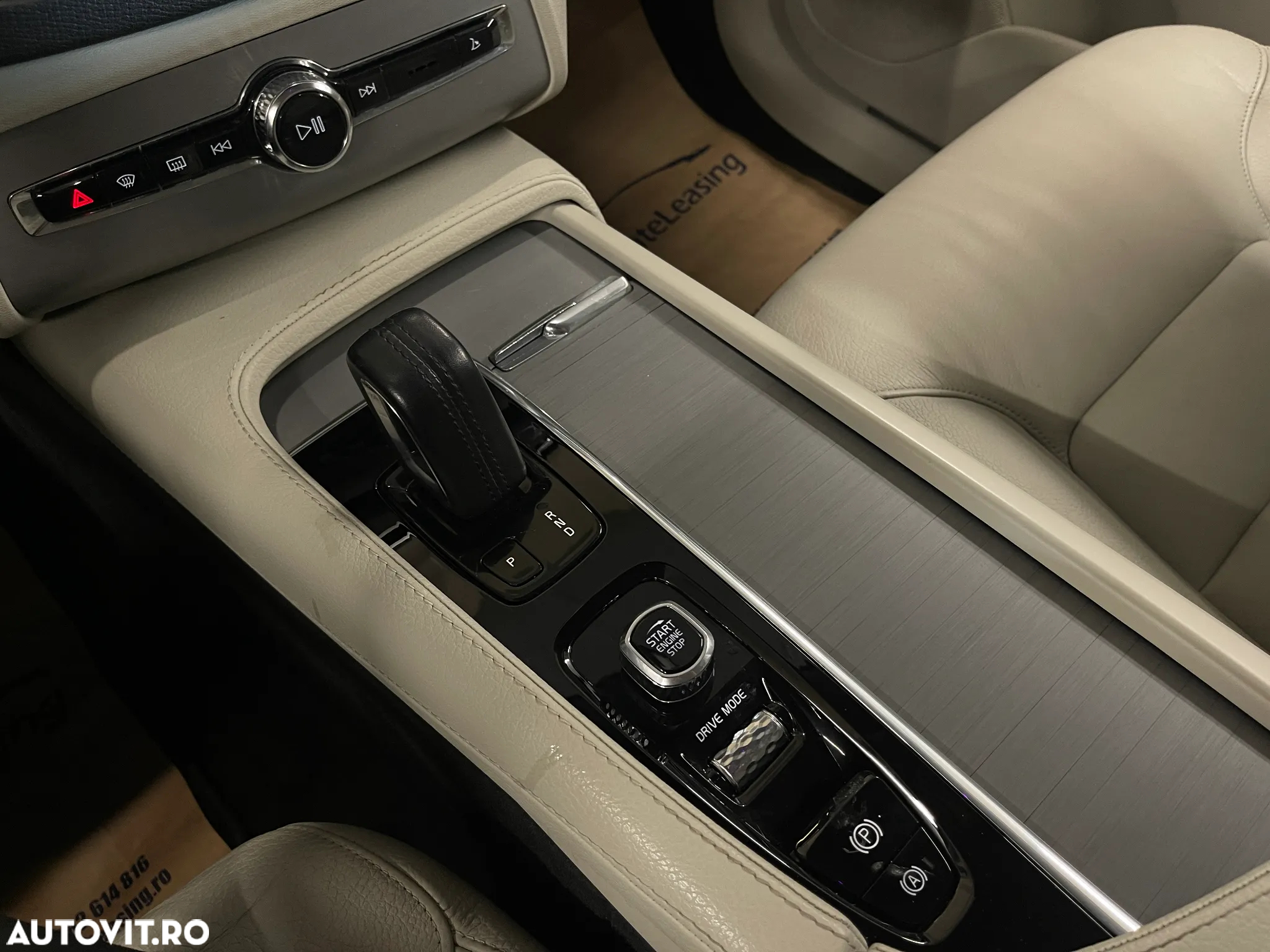 Volvo XC 90 T8 eAWD Momentum Pro - 27