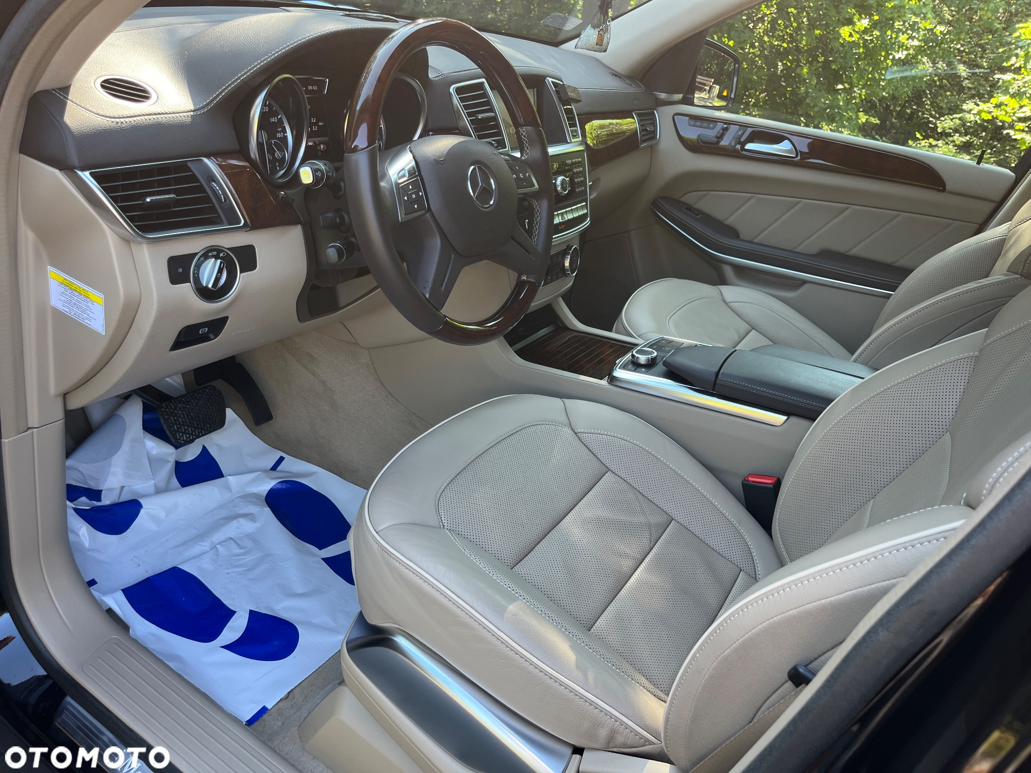 Mercedes-Benz GL - 13