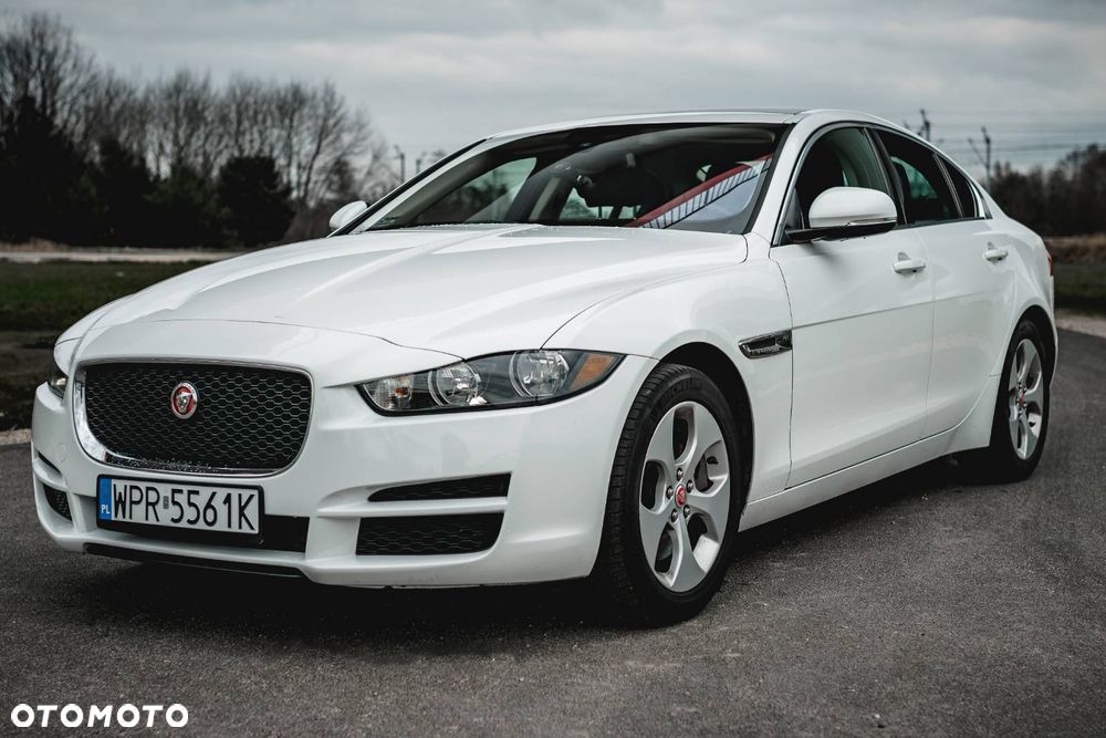 Jaguar XE - 1
