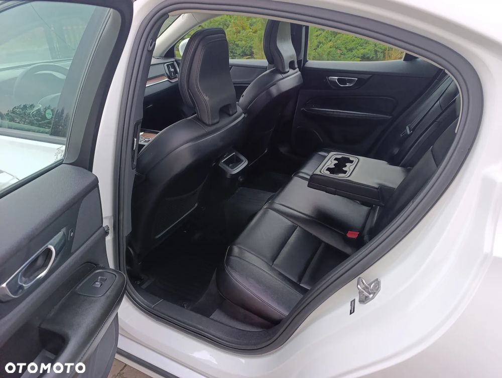 Volvo S60 T6 AWD Momentum Pro - 17