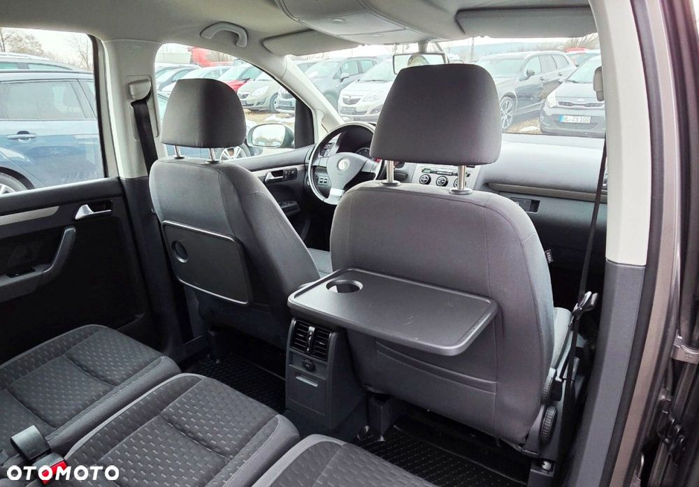 Volkswagen Touran - 22