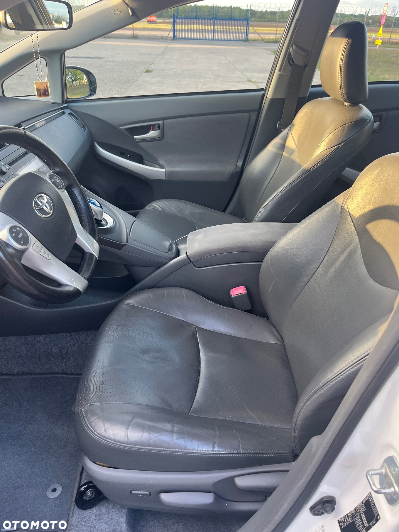 Toyota Prius 1.8 HSD Premium - 8