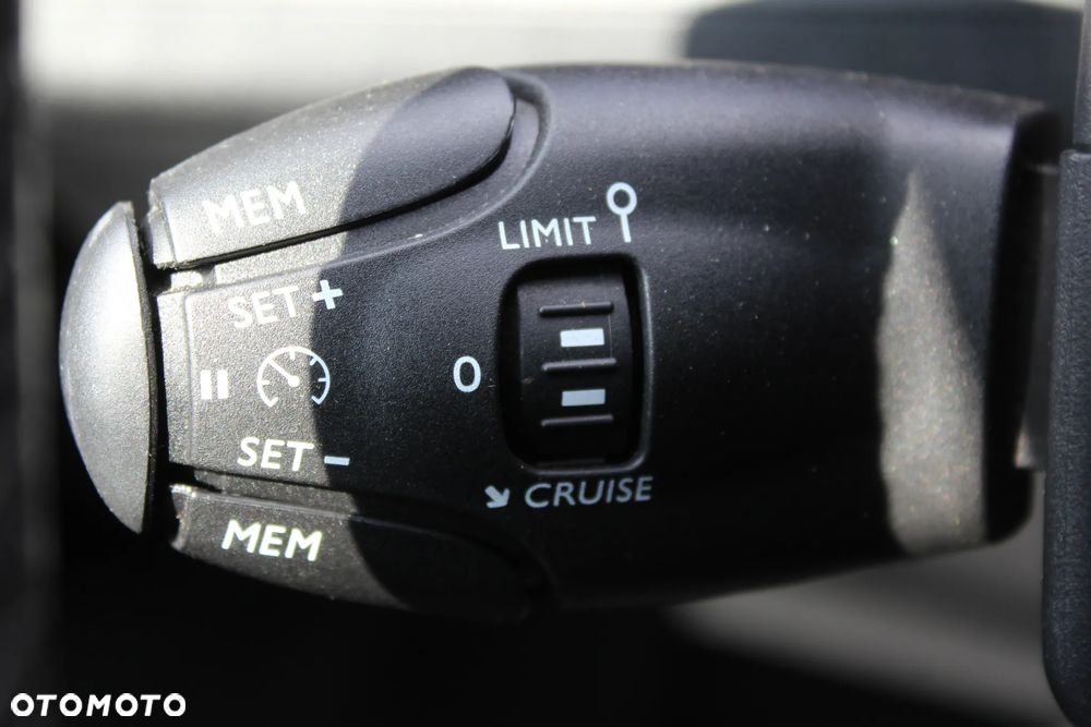 Peugeot 3008 1.5 BlueHDi Active S&S - 17