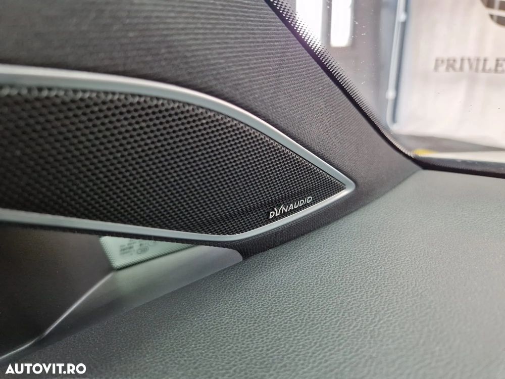 Volkswagen Golf GTI TCR 2.0 TSI OPF DSG - 21