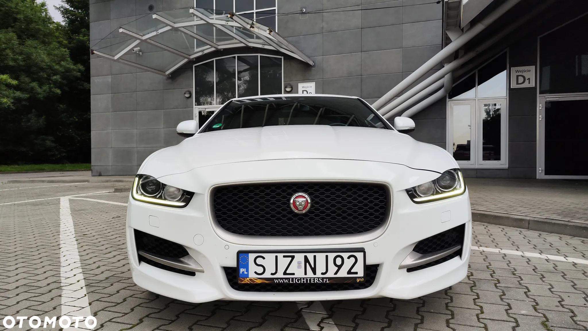 Jaguar XE 20d AWD R-Sport - 22
