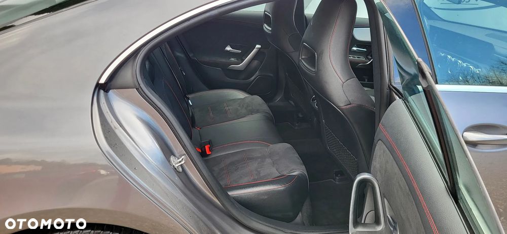 Mercedes-Benz CLA 180 d AMG Line - 19