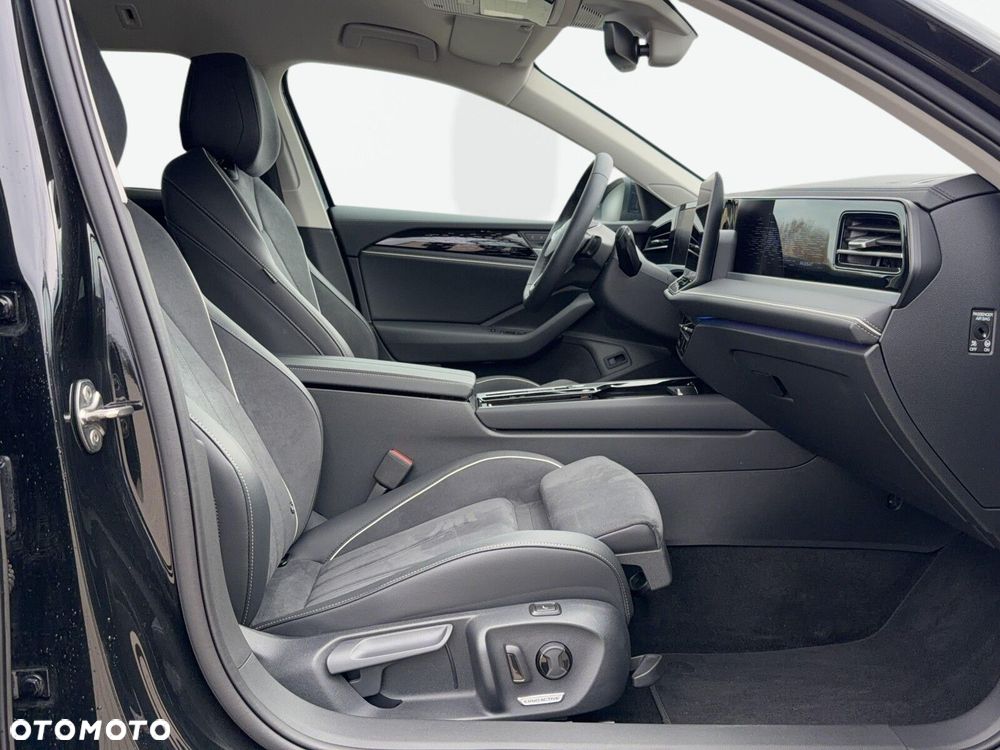 Volkswagen Passat Variant 2.0 TDI EVO Elegance DSG - 18