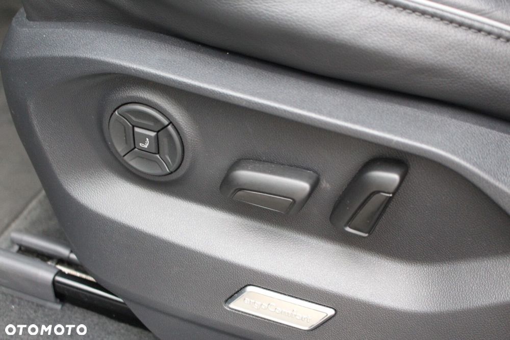 Volkswagen Touareg - 32