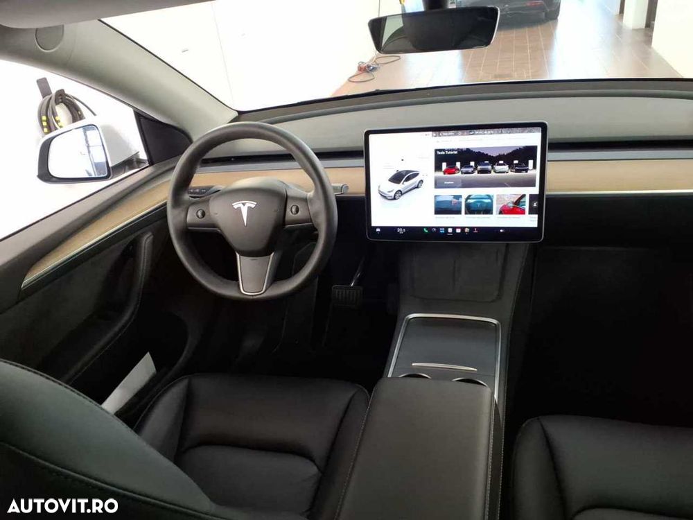 Tesla Model Y Long Range Dual Motor AWD - 6