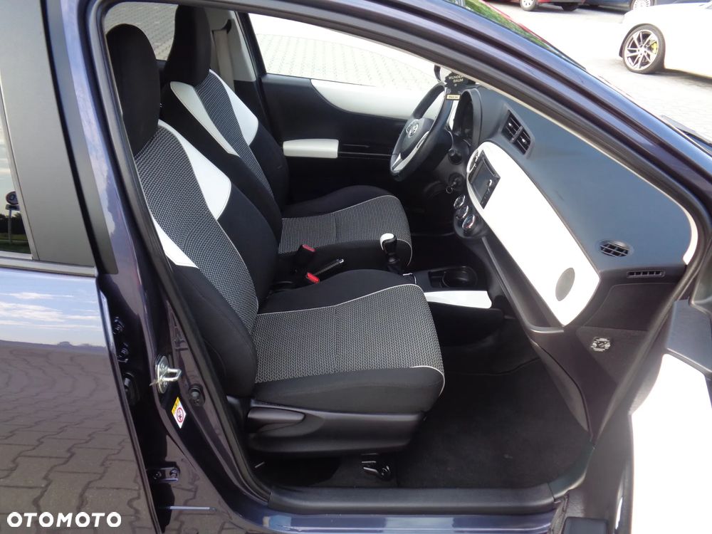 Toyota Yaris 1.0 Premium - 12