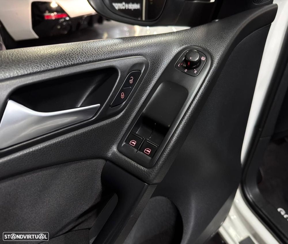 VW Golf 2.0 TDi Confortline - 25