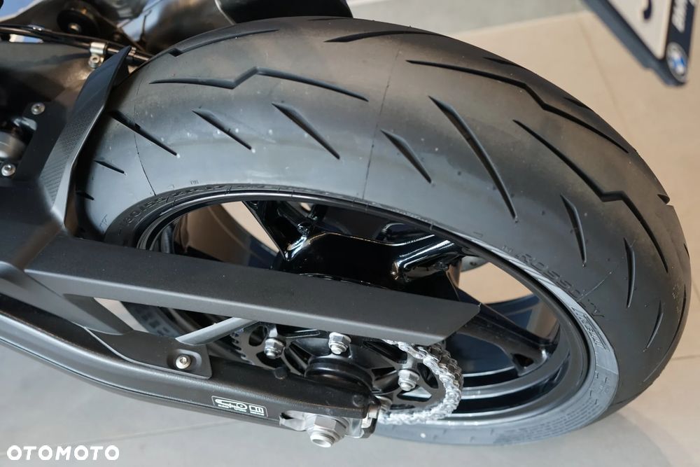 BMW F - 26