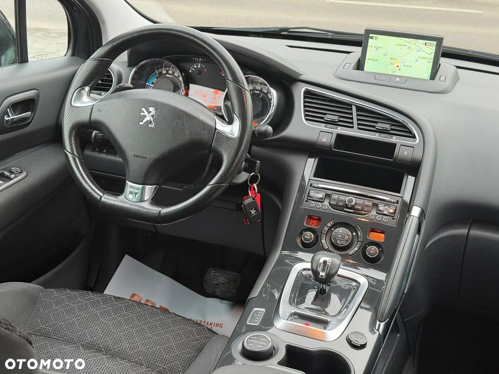 Peugeot 3008 Hybrid4 - 8