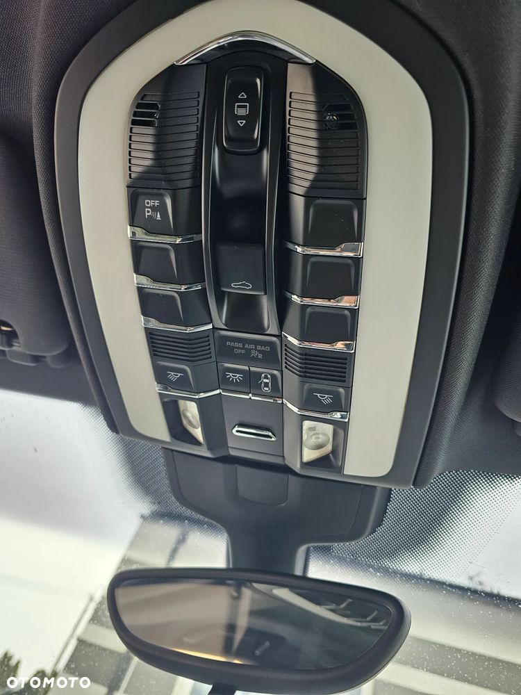 Porsche Cayenne Platinum Edition - 12