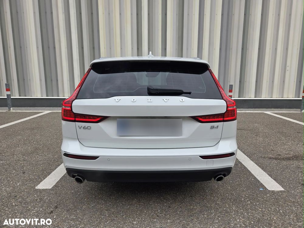 Volvo V60 B4 MHEV AT8 FWD Momentum Pro - 30