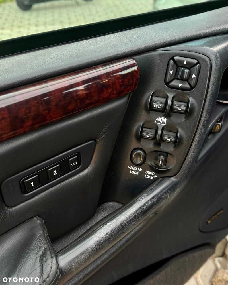 Jeep Grand Cherokee 5.9 Limited - 32