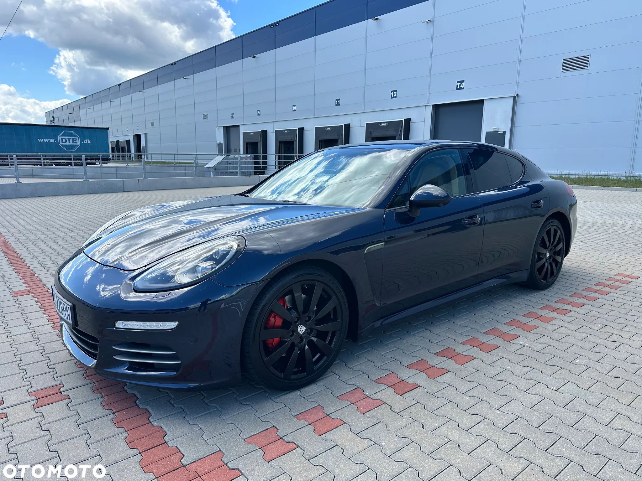 Porsche Panamera Standard - 1