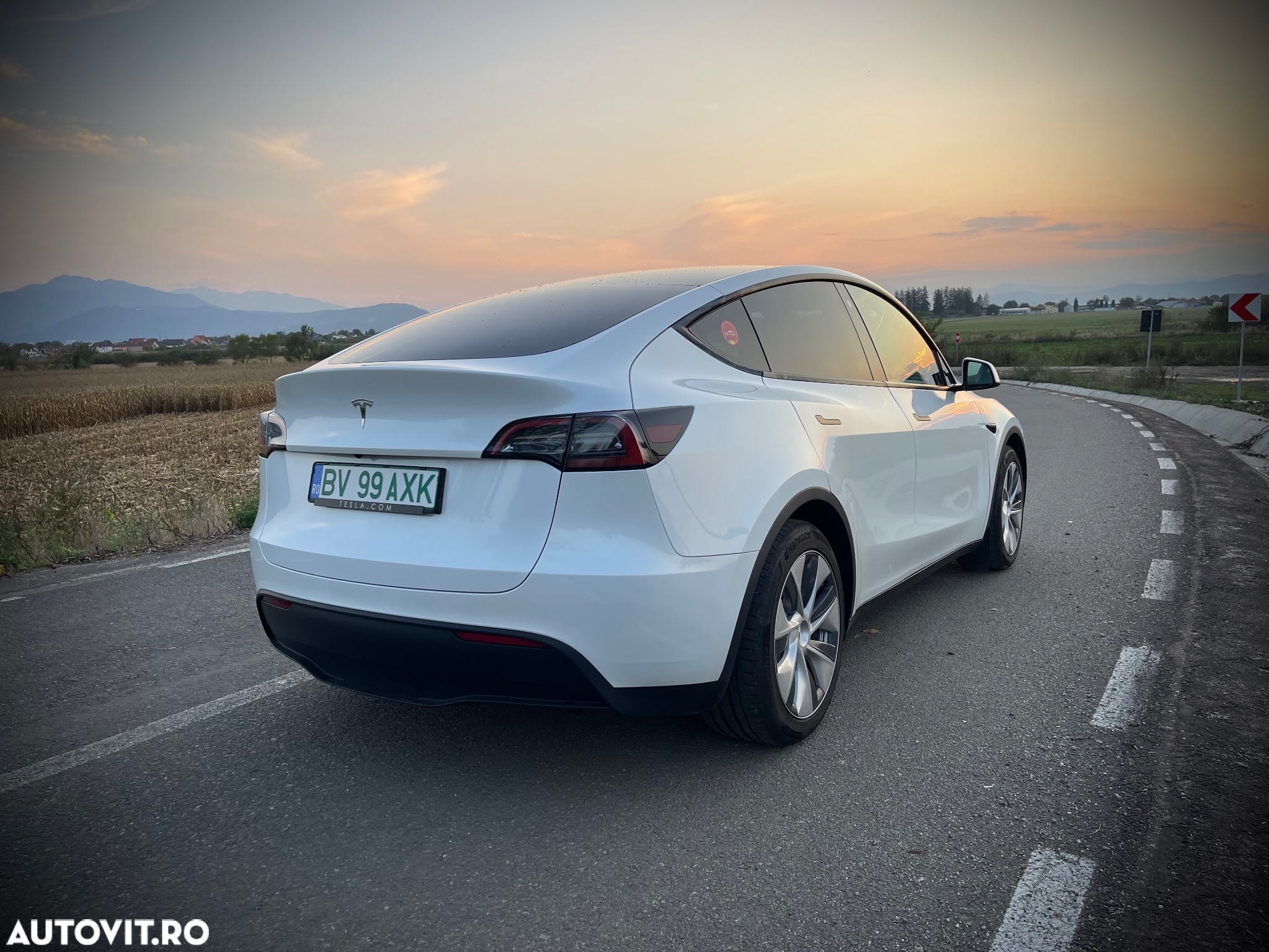 Tesla Model Y - 2