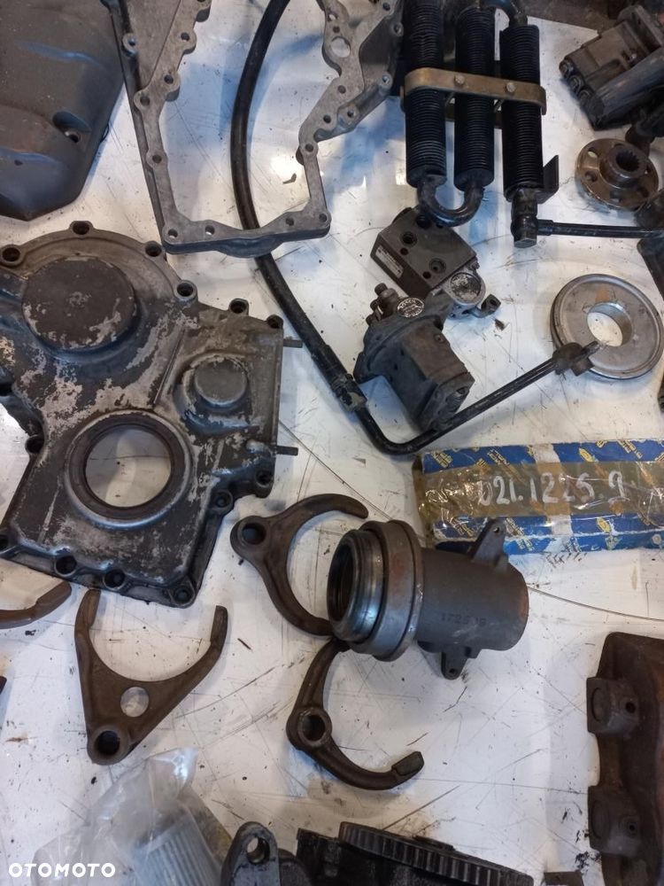 Części do silnika SAME,LAMBORGHINI,HURLIMAN 1000.6ATI 1000.6WTI.1000,6P 1000.3A 3,4,5,6 CYLINDRÓW 07511100,70720.4, 048.11100, 985P, 0471110.0,045.0065.6, 711100,065.1410.0, 75325.0, GŁOWICA,WTRYSK,BLOK,WAŁ,TŁOK,TULEJA,WOM,KOLEKTOR,CHŁODNICA,TURBO,OBUDOWA ROZRZĄDU,KOŁO,WAŁEK,POMPA,BALANSER,MISKA 53279706014, 532610150 KKK WISKOZA,ANTARES II,LASER,SILVER,EXPLORER,CORSARO,CENTAURO,TITAN,TAURUS,MERCURY,JAGUAR,TIGER,BUFFLO,DRAGO,RUBIN,IRON,LEOPARD,GALAXY,SOLAR.ASTER - 17