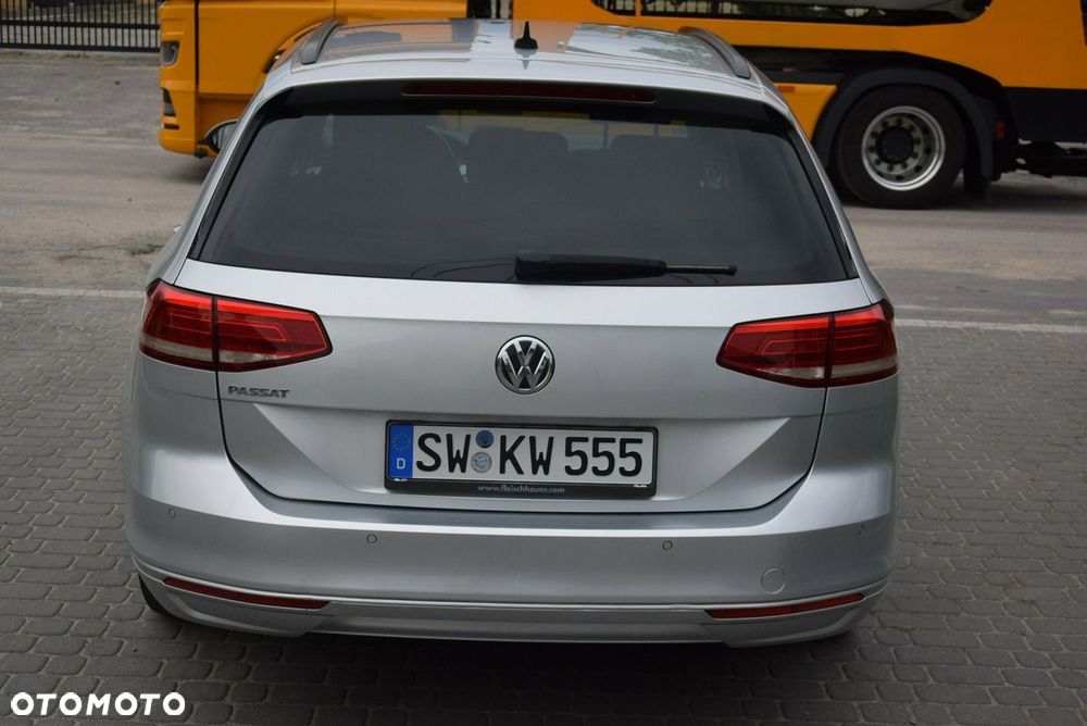 Volkswagen Passat - 11