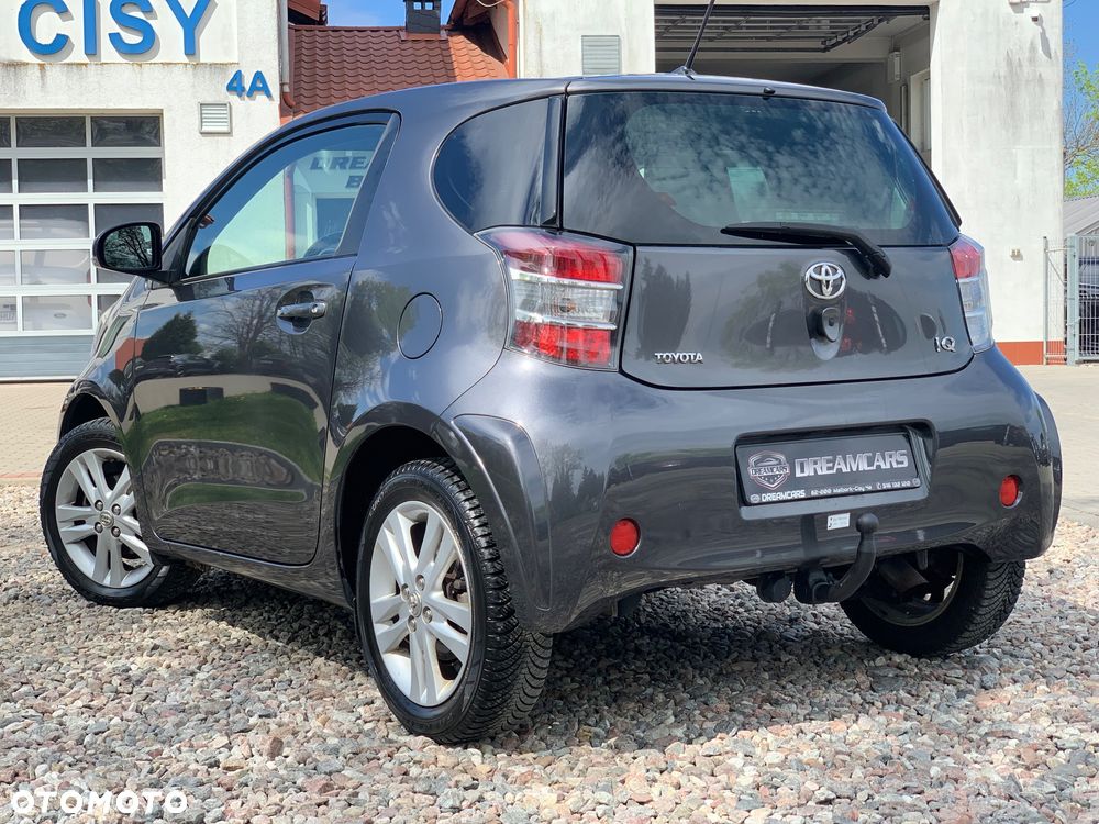 Toyota iQ - 10