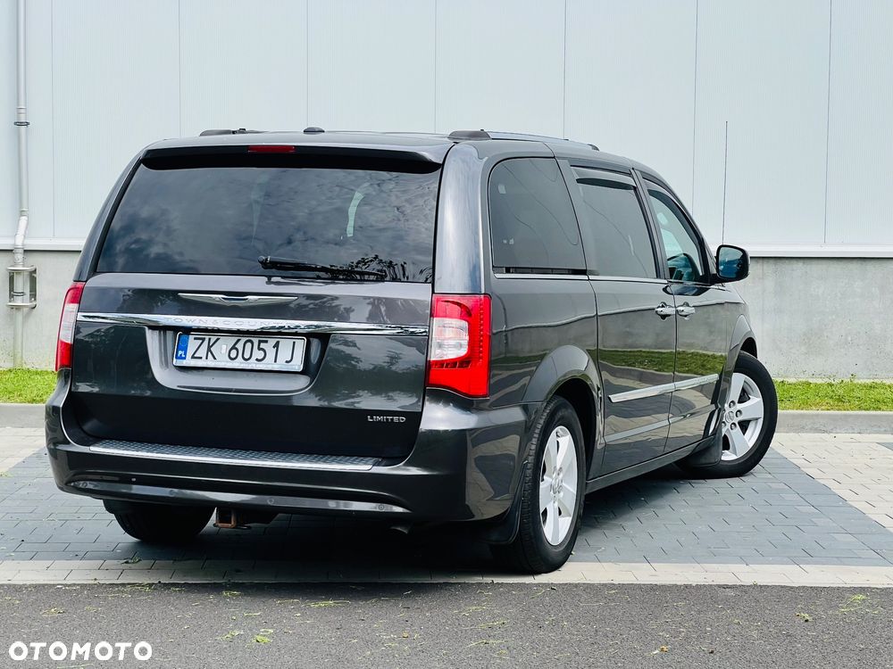 Chrysler Town & Country 3.6 Limited - 16