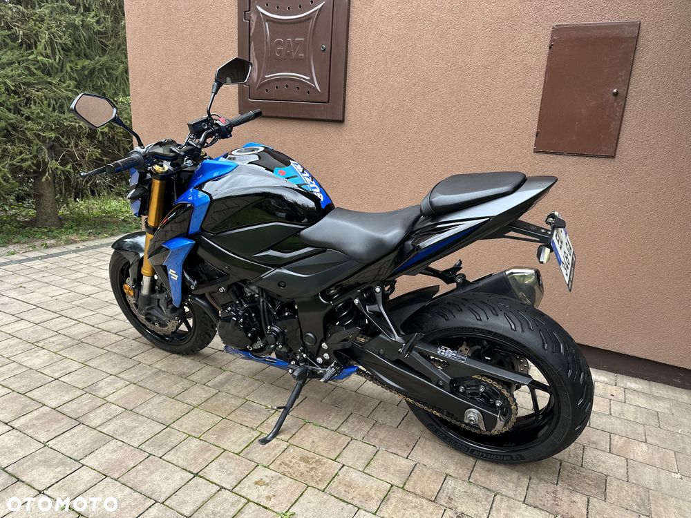 Suzuki GSX - 20