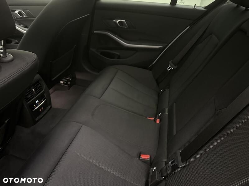 BMW Seria 3 318i - 20