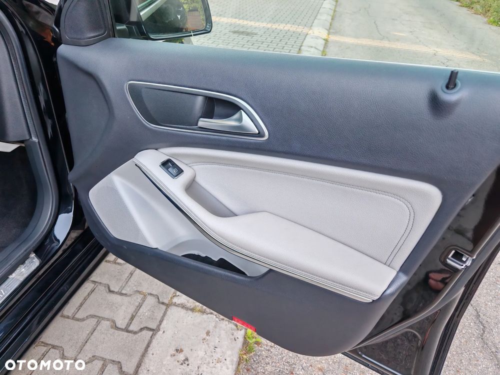 Mercedes-Benz Klasa A 180 d 7G-DCT Urban - 23