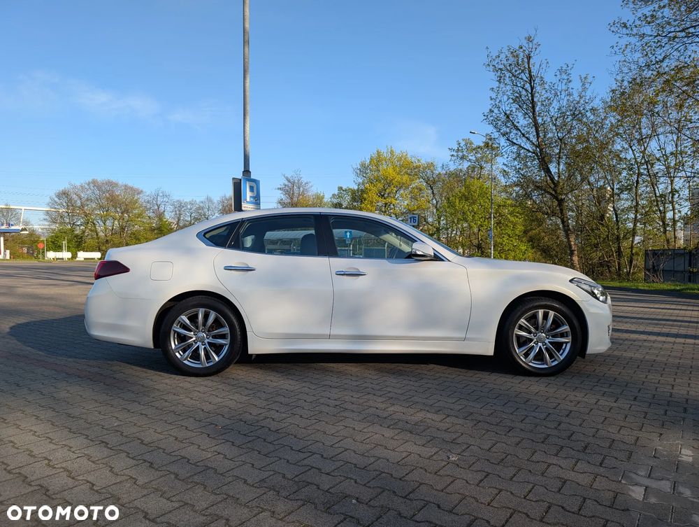 Infiniti Q70 - 3